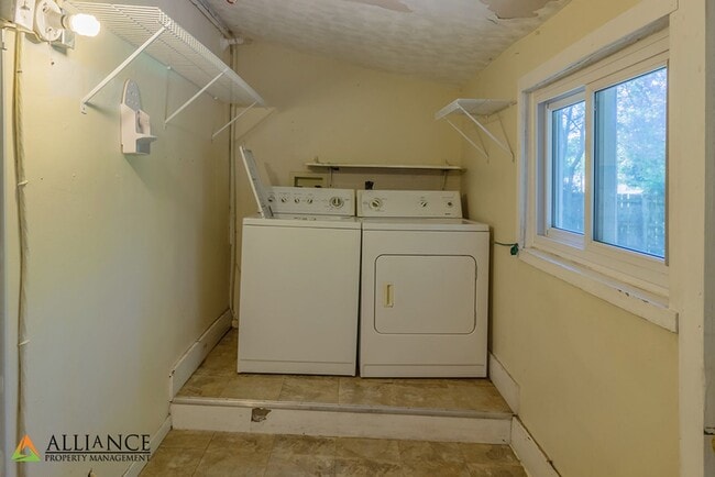 Building Photo - Detached Two Stall Garage!