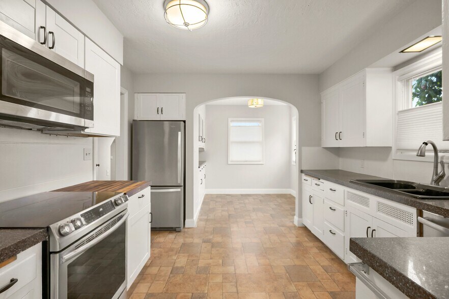 Building Photo - 3837 NE 17th Ave