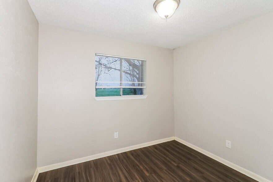 Building Photo - 7218 Wren Cir