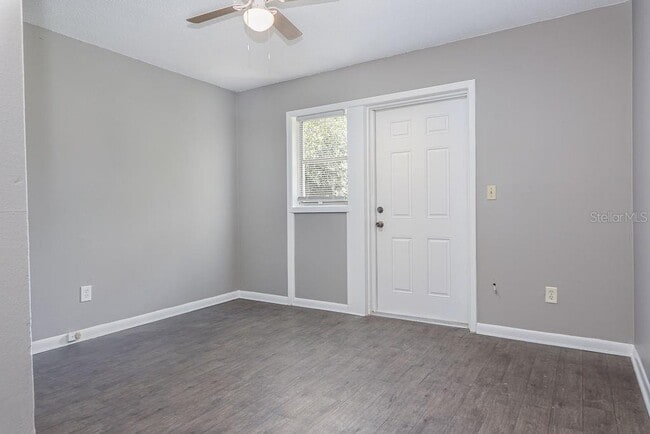 Building Photo - 832 E Indiana Ave