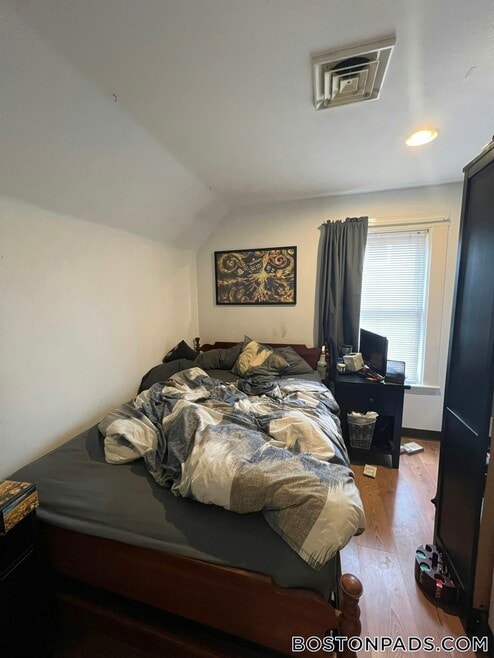 Building Photo - 7 Jay St