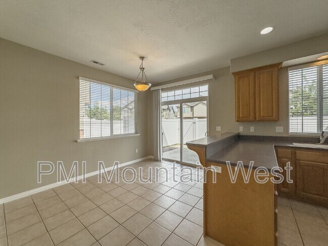 Building Photo - 948 Chelsea Ln