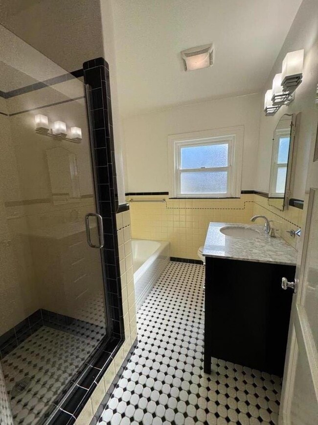 Building Photo - 1128 Clark Way