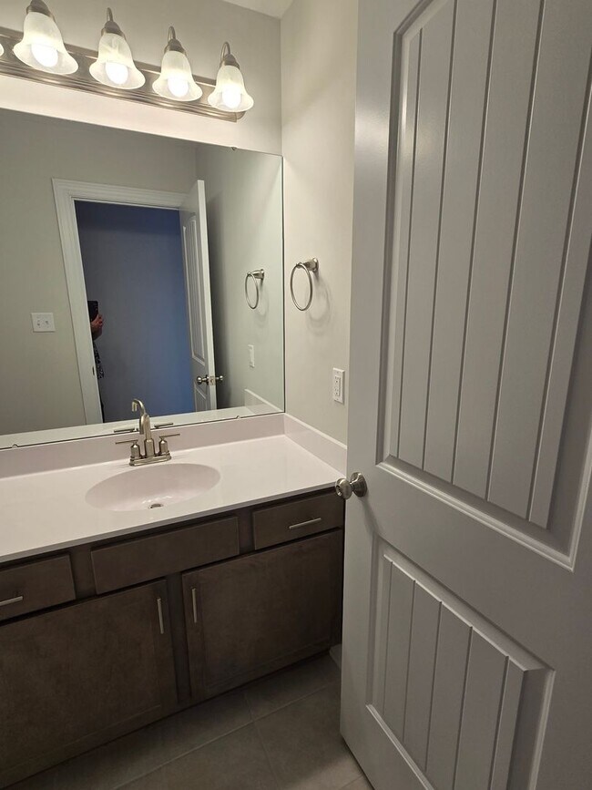 Building Photo - 918 Uplands Ln