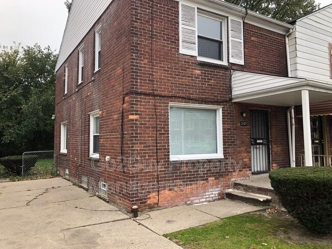 Building Photo - 2107 Ewald Cir