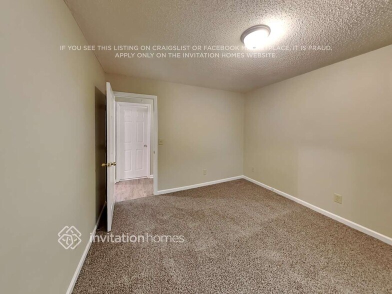 Building Photo - 185 Steeplechase Dr