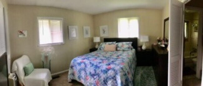 Building Photo - 3 Bedroom Ranch Home Avail August 2026;  M...