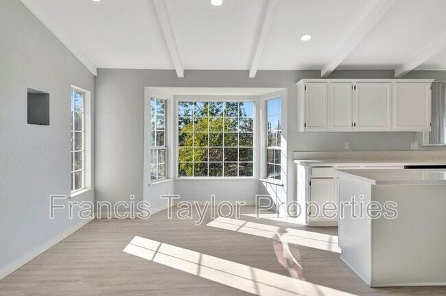 Building Photo - 16303 Avenida Florencia