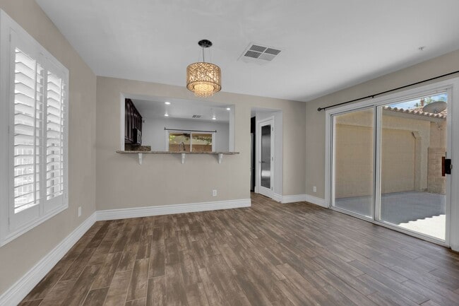 Building Photo - Beautiful Two bedroom 2 1/2 bath