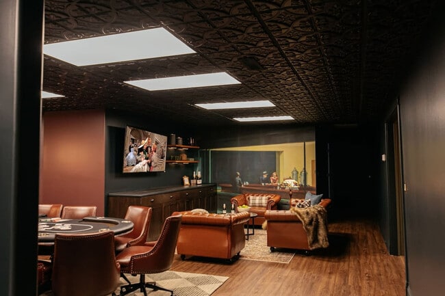 Building Photo - 33 Pinners Ln