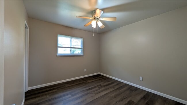 Building Photo - 303 Eggering Dr