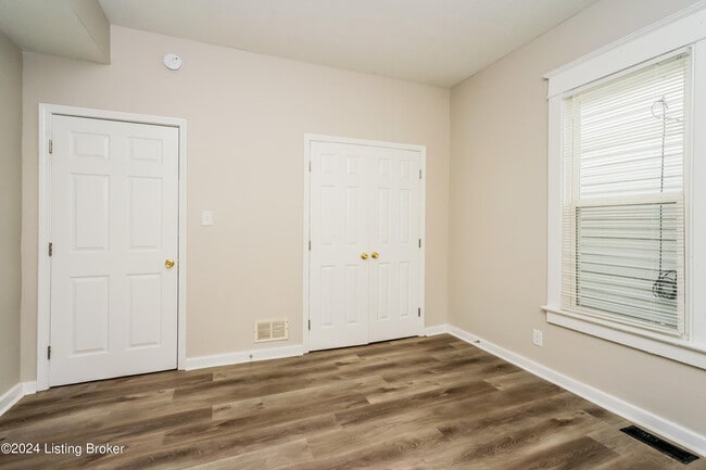 Building Photo - 1105 S 32nd St