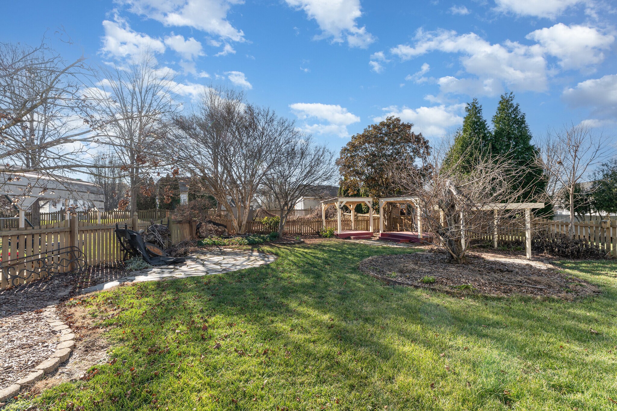 Building Photo - 4332 Southern Oak Dr