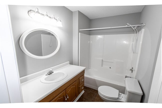 Building Photo - 104 Green Tree Ct