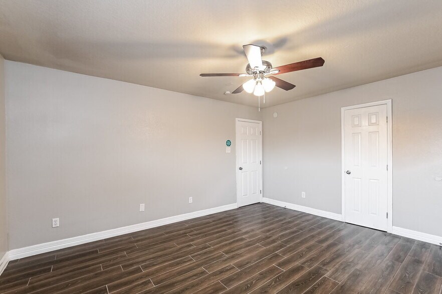 Building Photo - 1406 High Park Cir