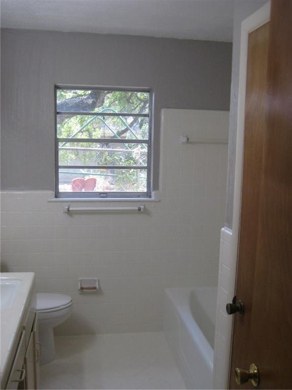 Building Photo - 2007 Oakglen Dr