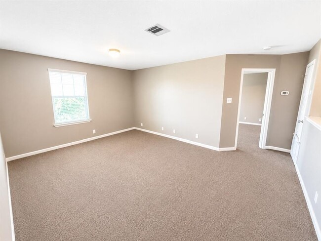 Building Photo - 220 Adriana Ln