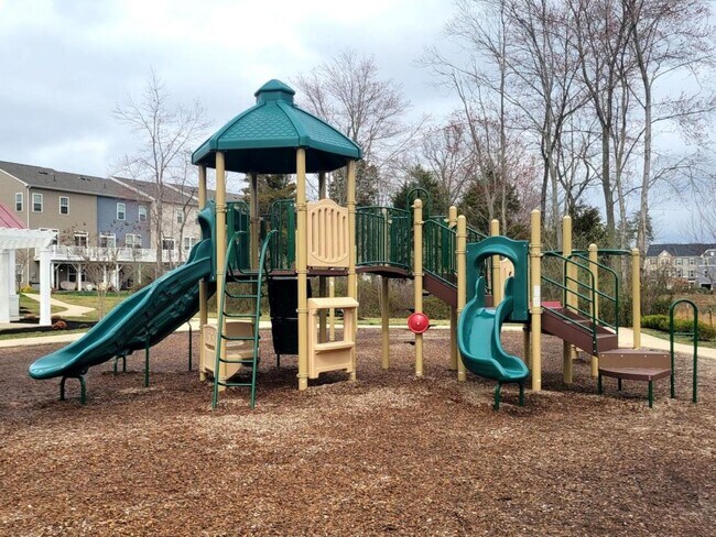 Building Photo - 8820 Englewood Farms Dr