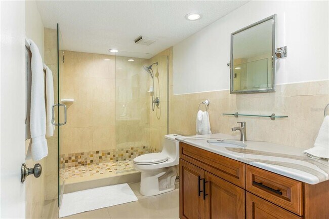 Building Photo - 736 Island Way
