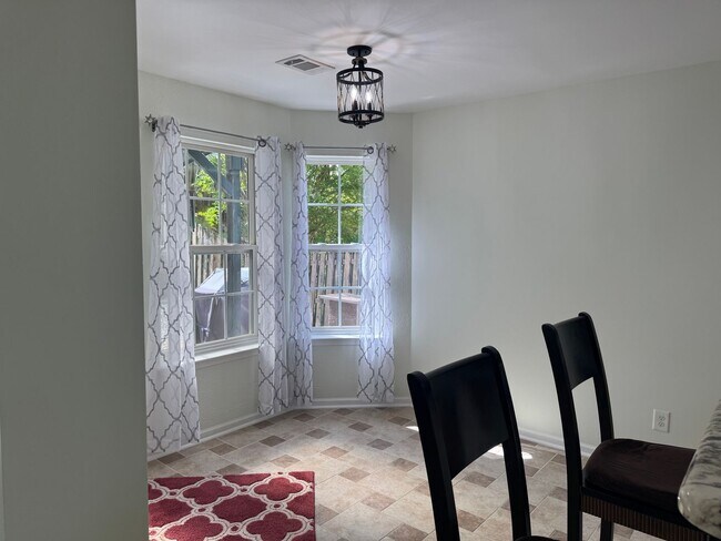 Building Photo - Four Bedroom Home in Curtis Pond