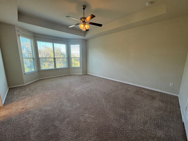 Building Photo - 8900 Viewpark Ln