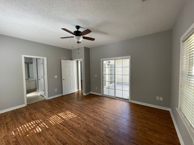 Building Photo - 3 bedroom, 2 bathroom home with 2-car gara...