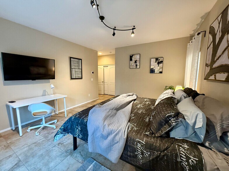 Building Photo - 7605 Finishing Touch Court