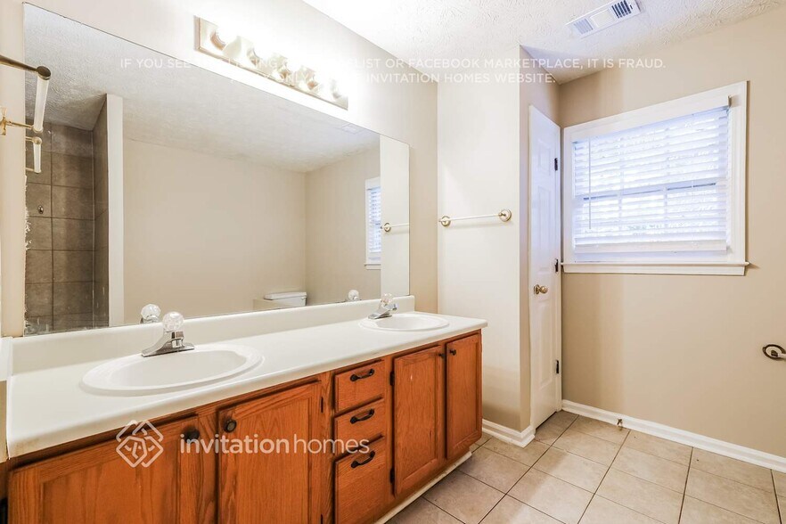 Building Photo - 2538 Amber Valley Dr