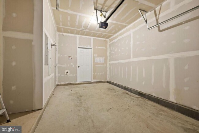 Building Photo - 43487 Town Gate Square
