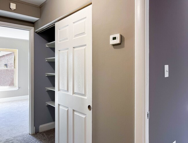 Building Photo - Suitland MD 2 BR 1 BA Renovated Condo