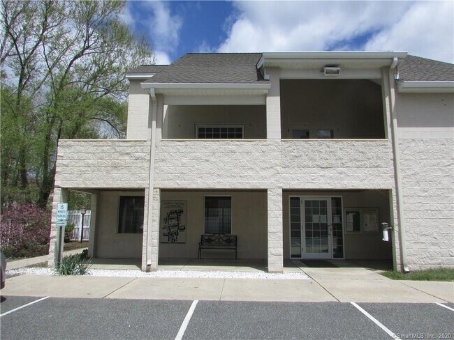 Building Photo - 197 Willow Springs