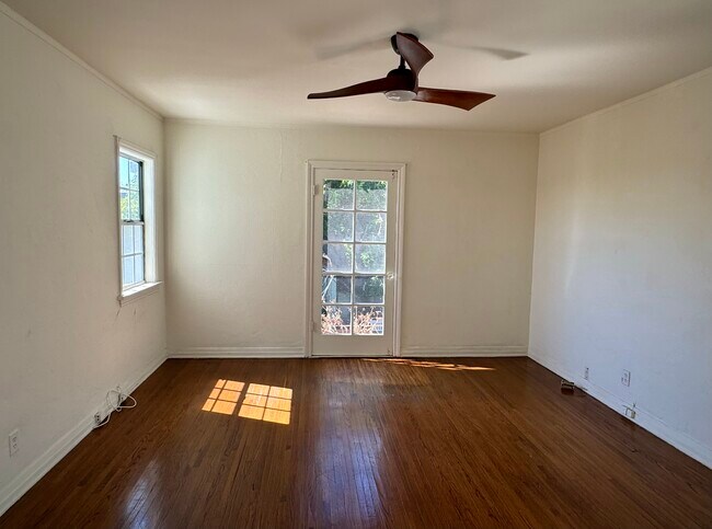 Building Photo - 925 Westmount Dr