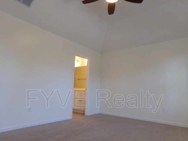 Building Photo - 467 Westgreen Ln