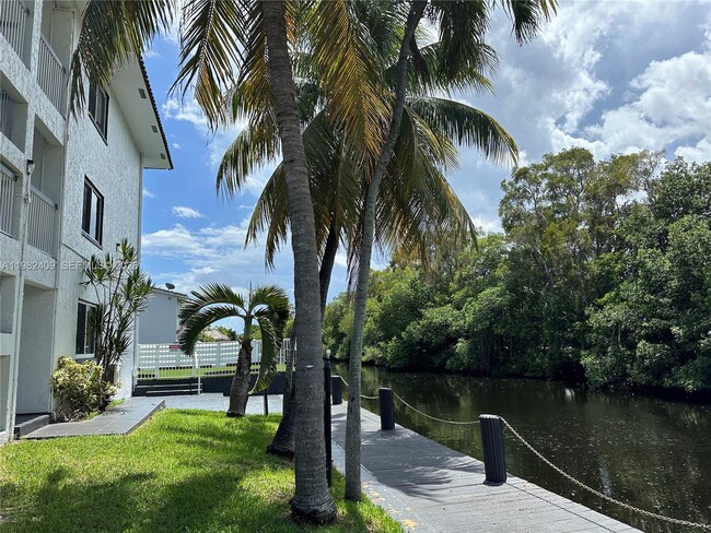 Building Photo - 1400 NE 56th St