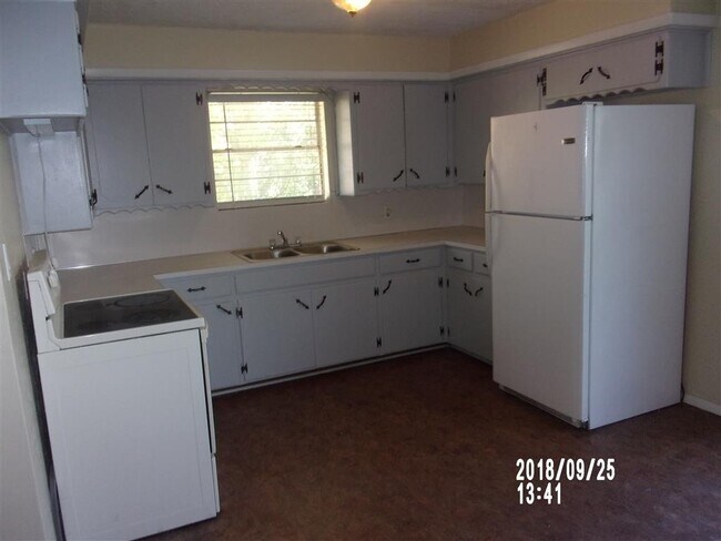 Building Photo - 605 SW 45th St