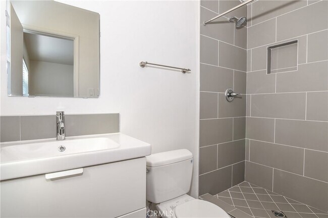 Building Photo - 11921 Goshen Ave