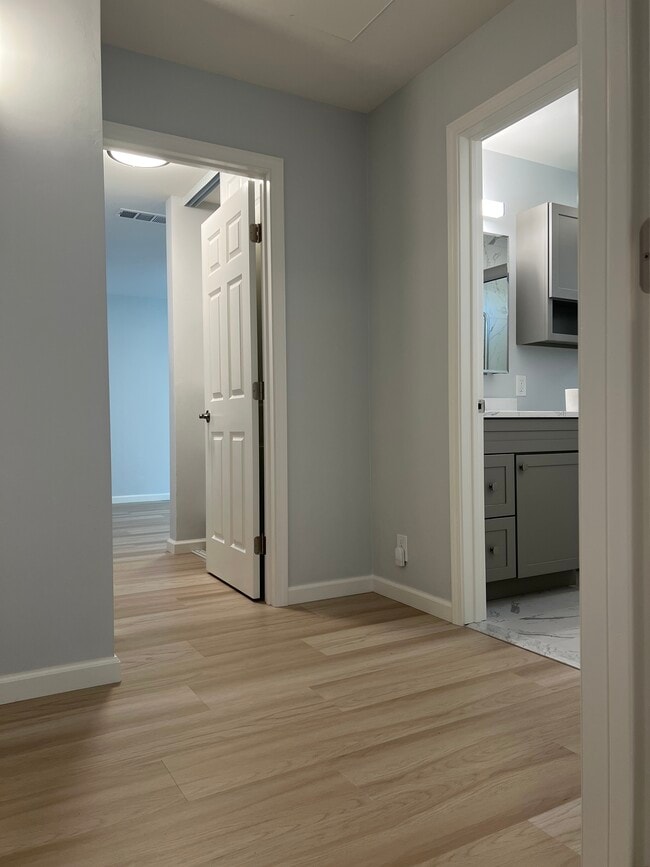 Building Photo - 145 Evergreen Way