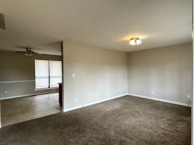 Building Photo - 1 Robin Ct