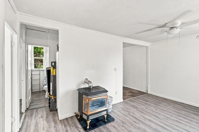 Building Photo - 904 Willsie Ave