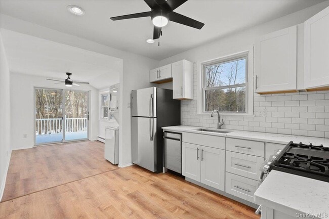 Building Photo - 300 Waccabuc Rd