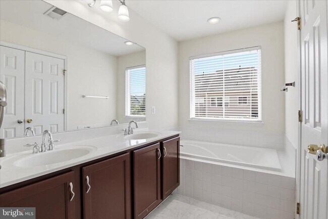 Building Photo - 4951 Chaste Tree Pl