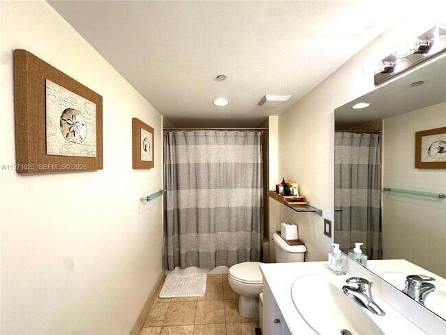 Building Photo - 2475 Brickell Ave