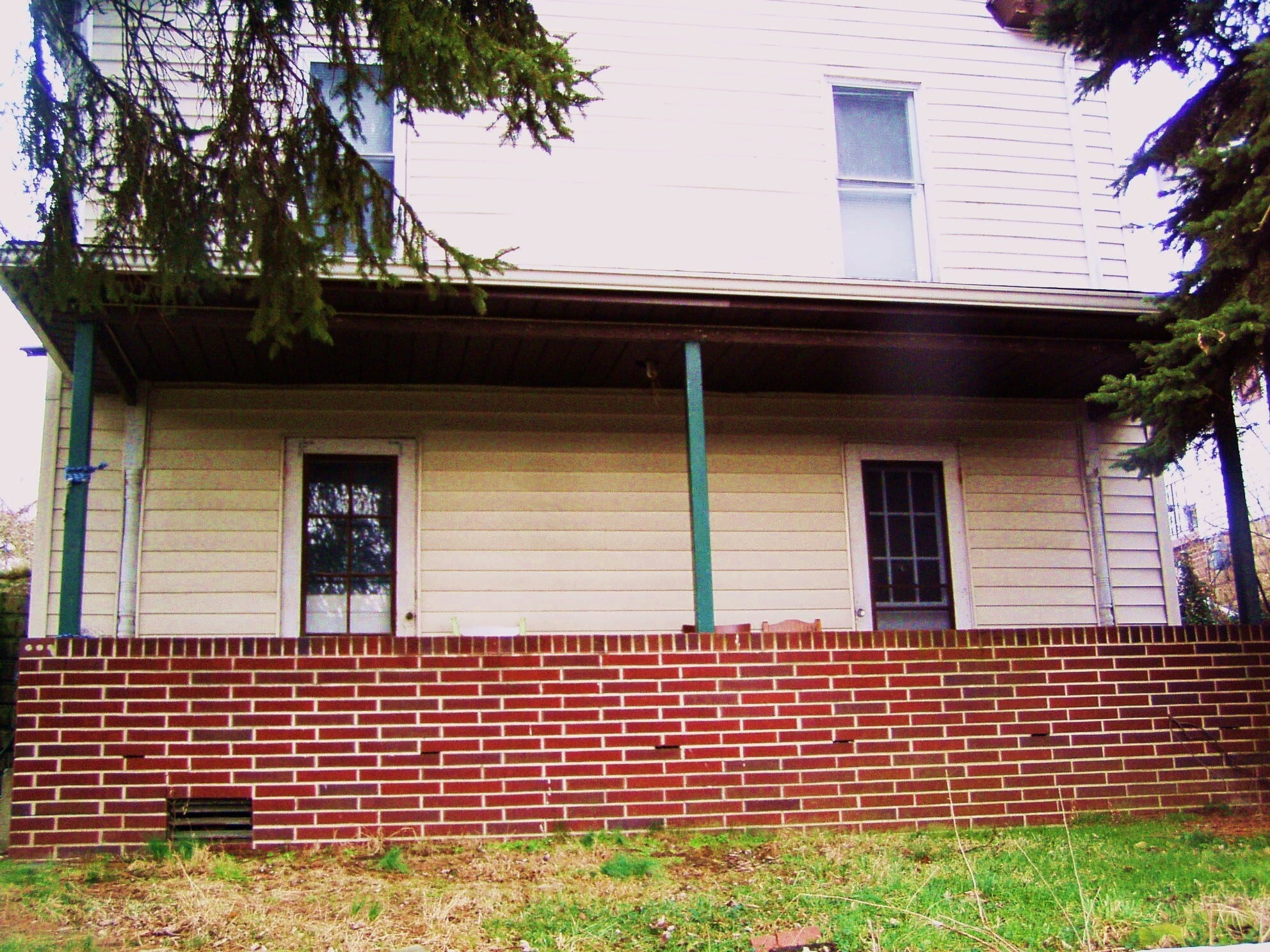 Back Porch - 671 Jones Ave