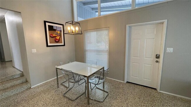 Building Photo - 2832 Bay St