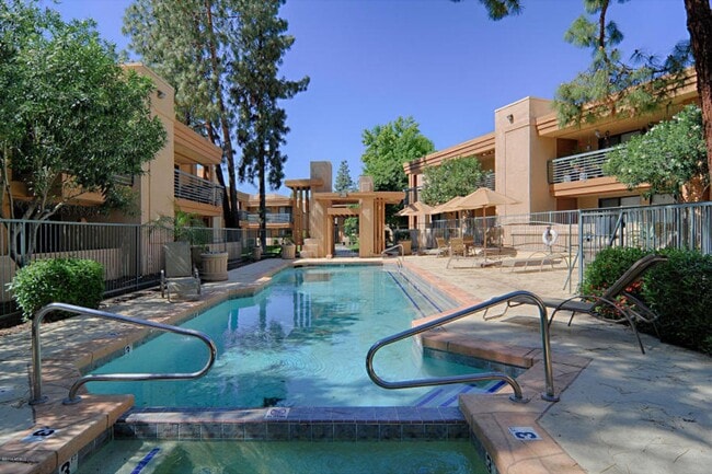Building Photo - Charming 2 bed 2 bath gated Condo near Bel...