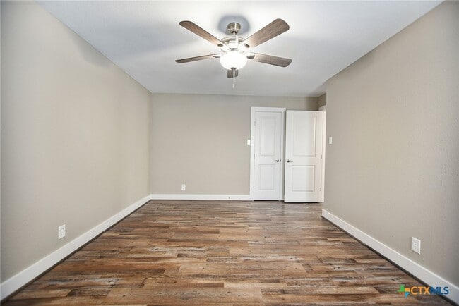 Building Photo - 8 Las Brisas Pl