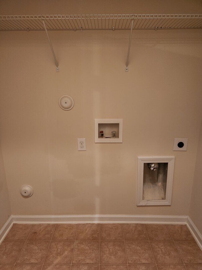 Building Photo - 7224 Terregles Dr