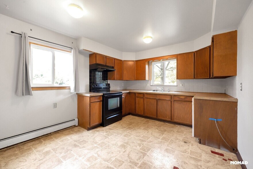 Building Photo - 3636 Royal Dr