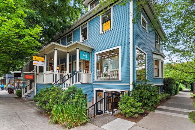 Building Photo - 906 NW 23rd Ave