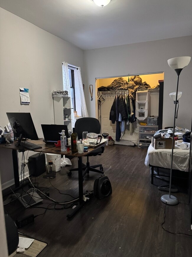 Building Photo - 7013 N Paulina St